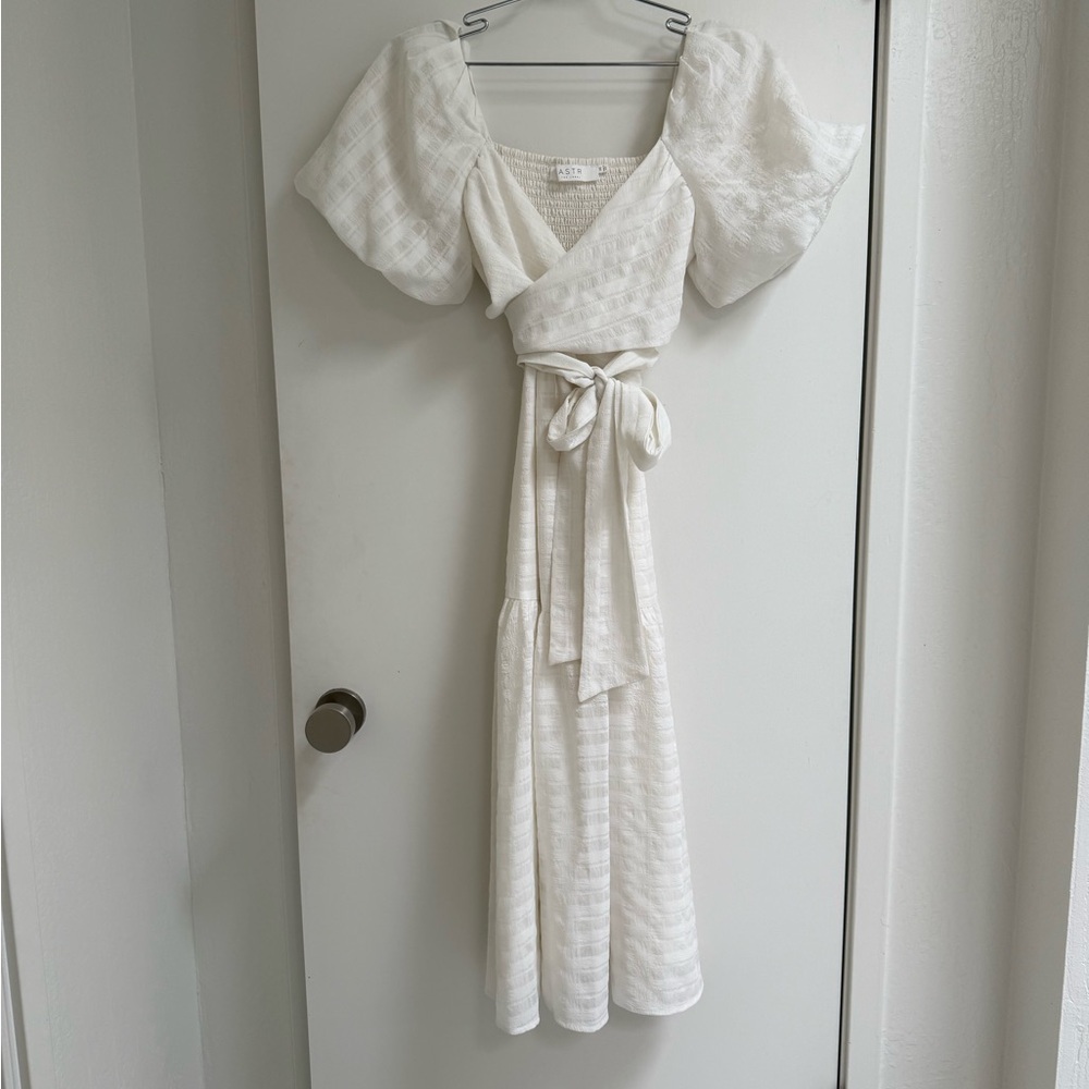ASTR XS  White Wrap Dress